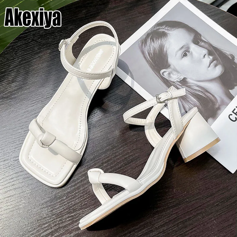 Туфли-лодочки женские на высоком каблуке, модные босоножки с ремешком на щиколотке, с завязками, с открытым носком, нежные вечерние босоножк...
Туфли-лодочки женские на высоком каблуке, модные босоножки с ремешком на щиколотке, с завязками, с открытым носком, нежные вечерние босоножк...