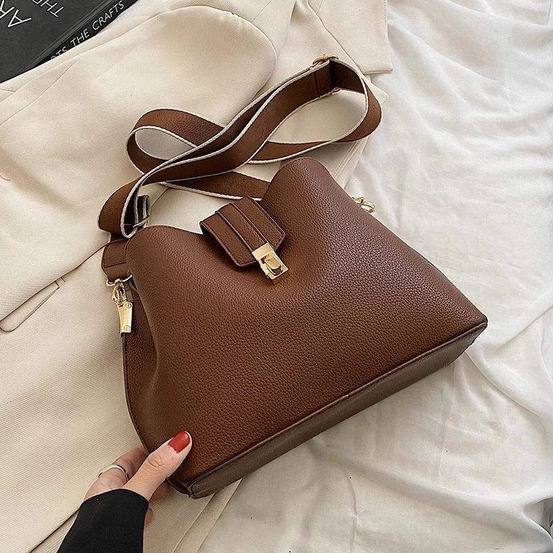 Fashion Simple Small Bucket Crossbody Messenger Bags for Women 2022 PU Leather Luxury Designer Fashion Lady Shoulder Side Handba
Fashion Simple Small Bucket Crossbody Messenger Bags for Women 2022 PU Leather Luxury Designer Fashion Lady Shoulder Side Handba