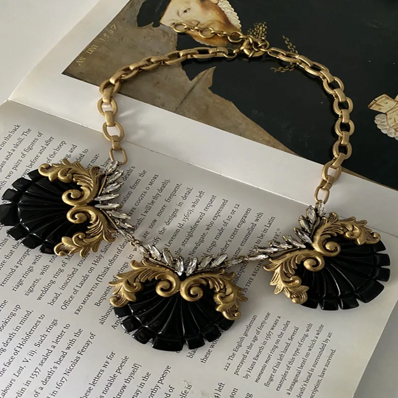 European and American jewelry wholesales antique brass engraving retro exaggerated necklace 
European and American jewelry wholesales antique brass engraving retro exaggerated necklace