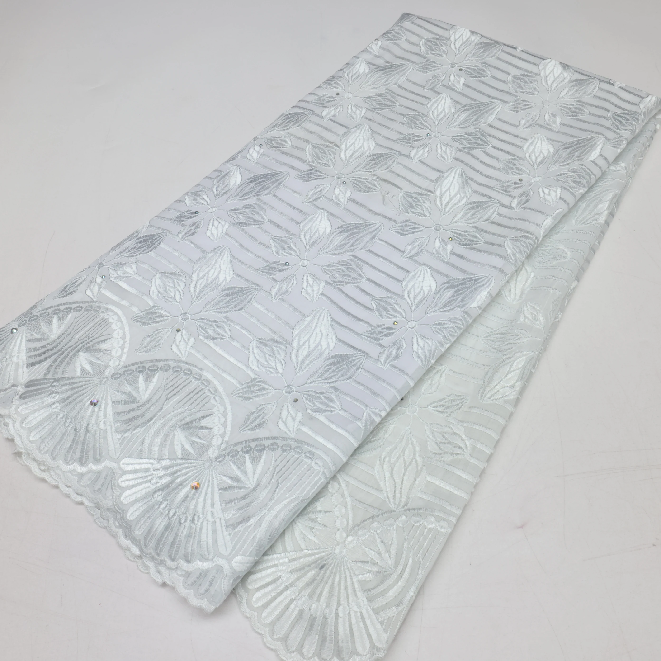 Swiss Voile African Dry Lace Fabric 5 Yards High Quality Rhinestone Borer Embroidery Nigerian Asoebi Robe Sewing Laces YN-8822M
Swiss Voile African Dry Lace Fabric 5 Yards High Quality Rhinestone Borer Embroidery Nigerian Asoebi Robe Sewing Laces YN-8822M