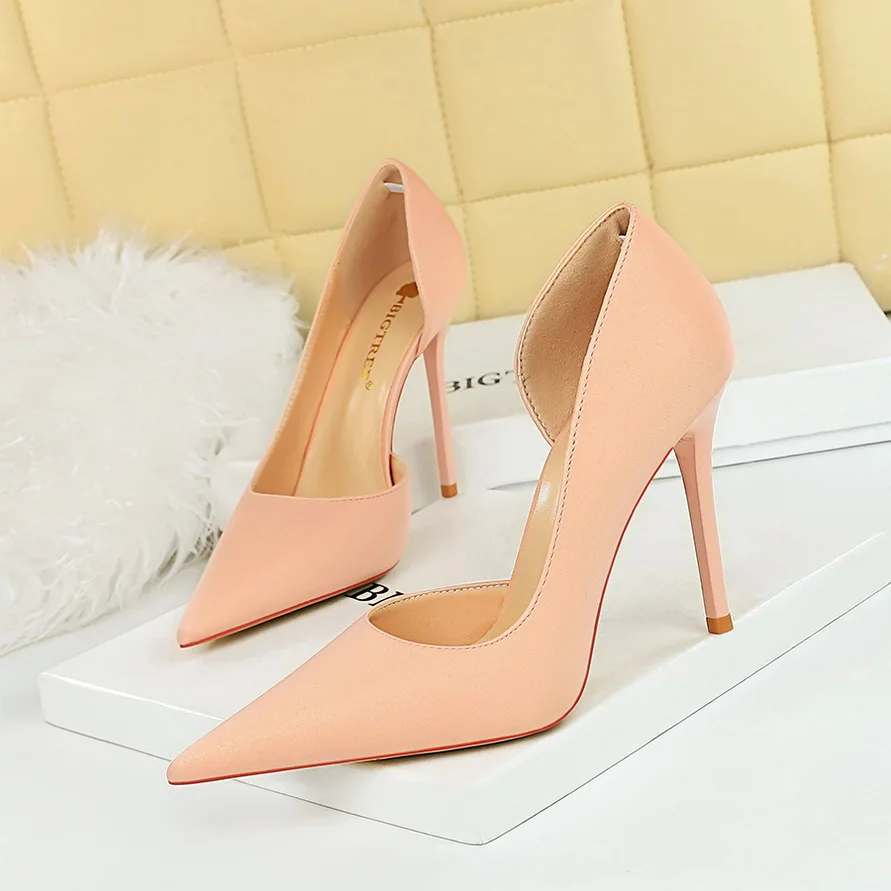 BIGTREE Shoes 2023 New Women Pumps Pointed High Heels Stilettos 10.5 Cm Silks Satins Ladies Heels Sexy Party Shoes Wedding Shoes
BIGTREE Shoes 2023 New Women Pumps Pointed High Heels Stilettos 10.5 Cm Silks Satins Ladies Heels Sexy Party Shoes Wedding Shoes