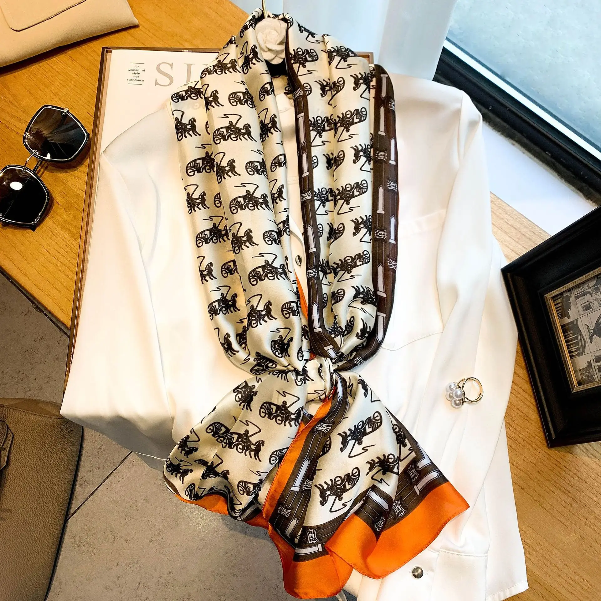 2022 Korean Print 160X40CM Headcloth Fashion Sunscreen Silk Scarves Popular Style Carriage Shawls Four Seasons Design Long Scarf
2022 Korean Print 160X40CM Headcloth Fashion Sunscreen Silk Scarves Popular Style Carriage Shawls Four Seasons Design Long Scarf