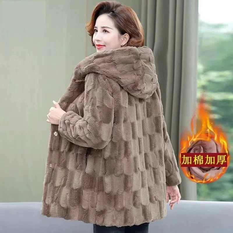New Mother Winter Jacket High End Imitation Mink Fur Coat Middle-aged Women Hooded Thickened Warm Faux Fur Outwear Soft Coat 5XL
New Mother Winter Jacket High End Imitation Mink Fur Coat Middle-aged Women Hooded Thickened Warm Faux Fur Outwear Soft Coat 5XL