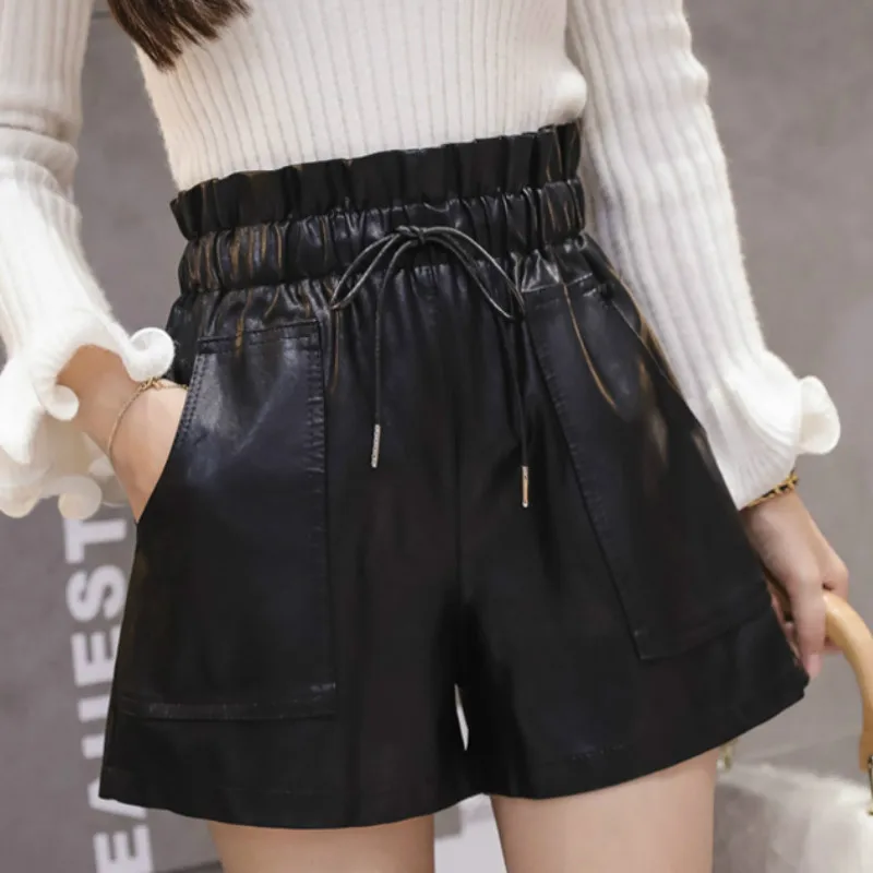 Autumn Winter High Waist PU Leather Shorts Women Elastic Waist Width-leg Shorts Streetwears Female England Style Boots Shorts
Autumn Winter High Waist PU Leather Shorts Women Elastic Waist Width-leg Shorts Streetwears Female England Style Boots Shorts