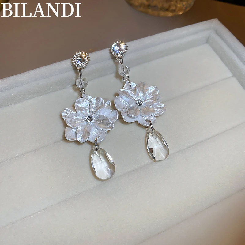 Bilandi Women Jewelry Flower Earrings Sweet Design High Quality Shiny Crystal Drop Earrings For Women Party Gifts
Bilandi Women Jewelry Flower Earrings Sweet Design High Quality Shiny Crystal Drop Earrings For Women Party Gifts