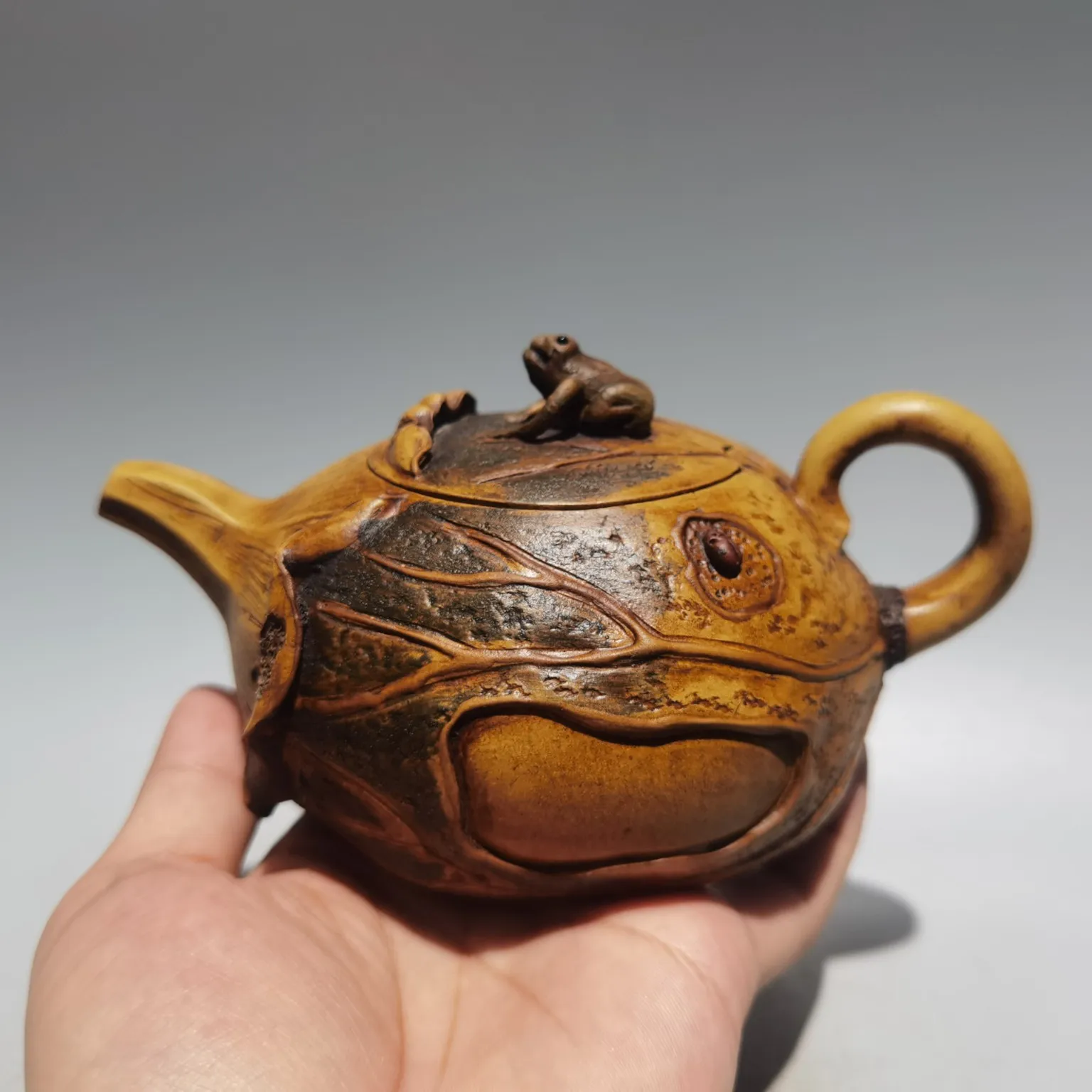 

6"Chinese Yixing Zisha Pottery frog lotus tree root shape kettle teapot flagon part mud Gather fortune Ornaments Town house