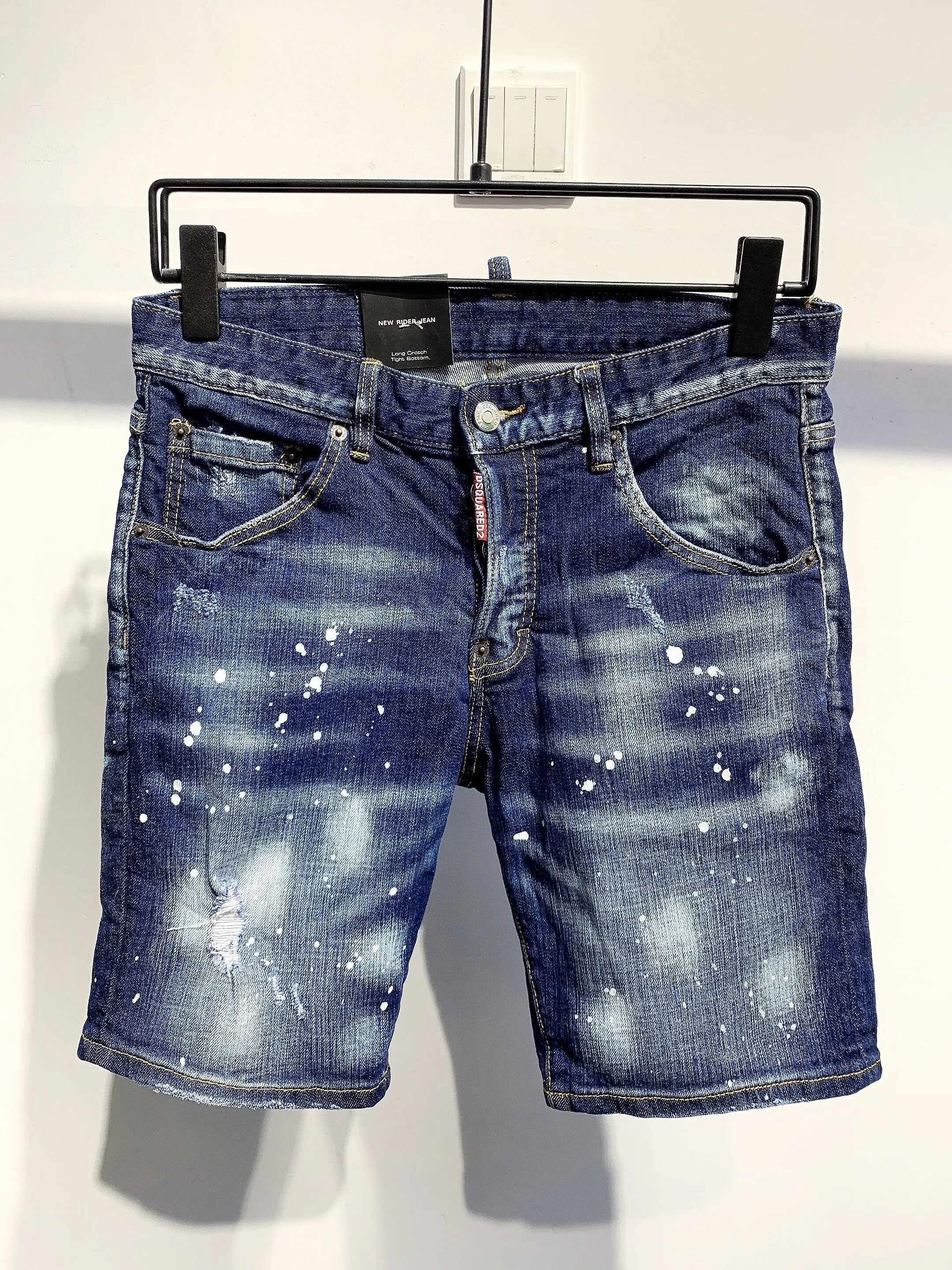 DSQUARED2 New Couple Denim Fashion Shorts Summer Casual Slim DSQ Printed Ripped Shorts Hip Hop Chain Denim Shorts A387
DSQUARED2 New Couple Denim Fashion Shorts Summer Casual Slim DSQ Printed Ripped Shorts Hip Hop Chain Denim Shorts A387