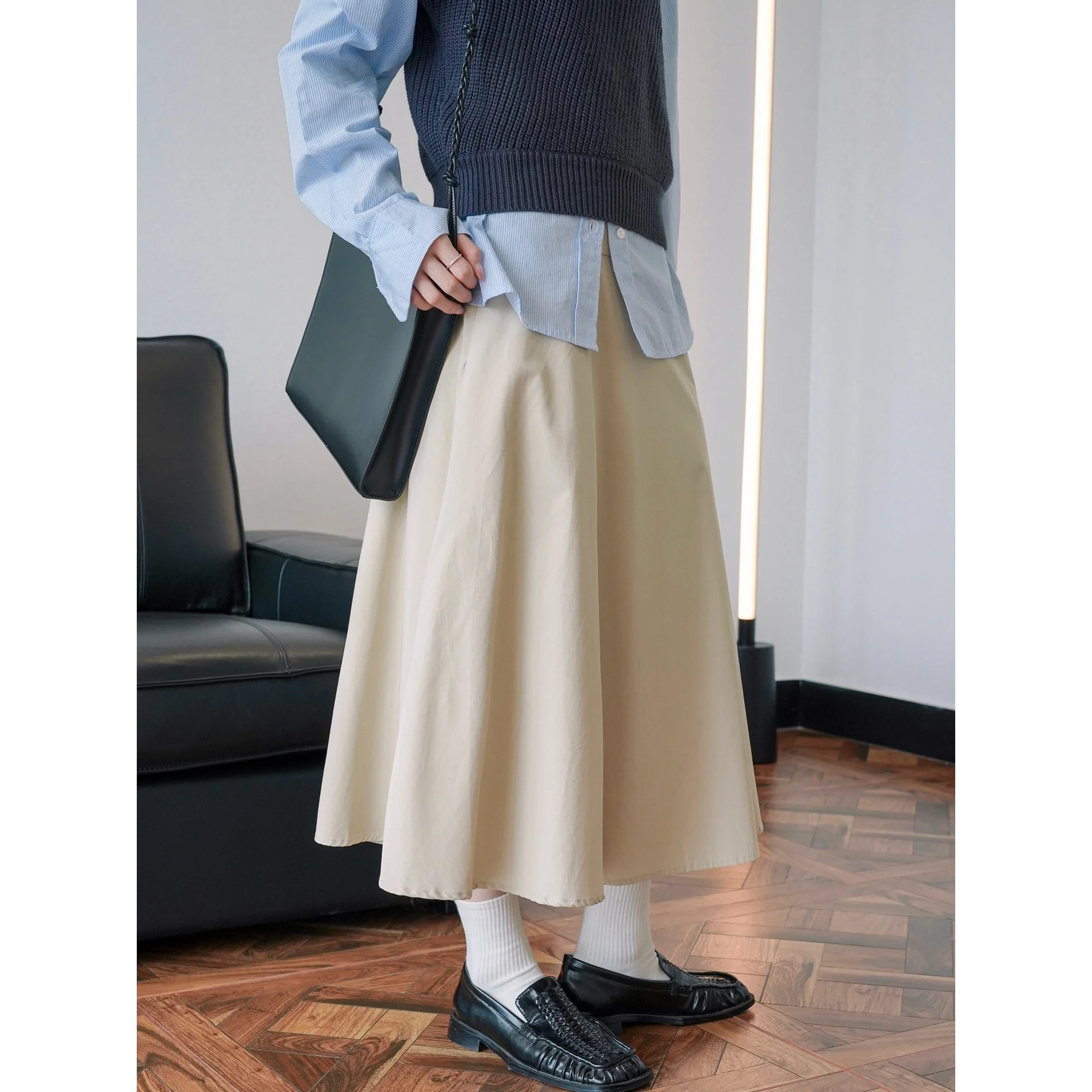 Women's High Waist A-line Beige Midi Teacher Skirts
Women's High Waist A-line Beige Midi Teacher Skirts