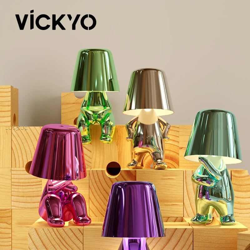 Светодиодный ночной Светильник VICKYO, итальянский маленький золотой человек, настольные лампы, художественный декор, тонкая лампа для кофе, бара, спальни, гостиной, украшение
Светодиодный ночной Светильник VICKYO, итальянский маленький золотой человек, настольные лампы, художественный декор, тонкая лампа для кофе, бара, спальни, гостиной, украшение