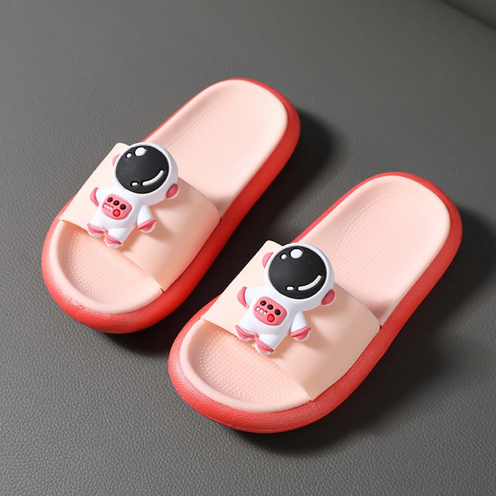 Children's Slippers Three-dimensional Cartoon Astronaut Non-slip Soft-soled Slippers Summer Boys Girls Soft Sole Anti-Slip
Children's Slippers Three-dimensional Cartoon Astronaut Non-slip Soft-soled Slippers Summer Boys Girls Soft Sole Anti-Slip