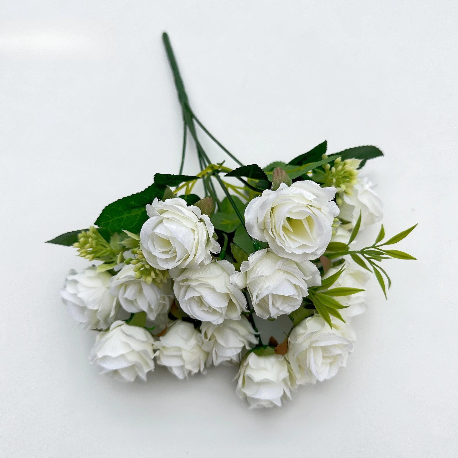 Искусственные розы из шелка, 15 штук
Искусственные розы из шелка, 15 штук