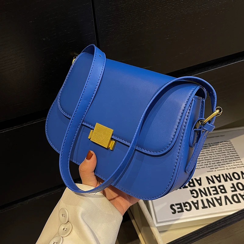 2022 Trend Shoulder Bag Ladies Crossbody Flap Sling Bag Luxury Brand Designer Ladies Purse Mobile Phone Handbags Navy Blue
2022 Trend Shoulder Bag Ladies Crossbody Flap Sling Bag Luxury Brand Designer Ladies Purse Mobile Phone Handbags Navy Blue