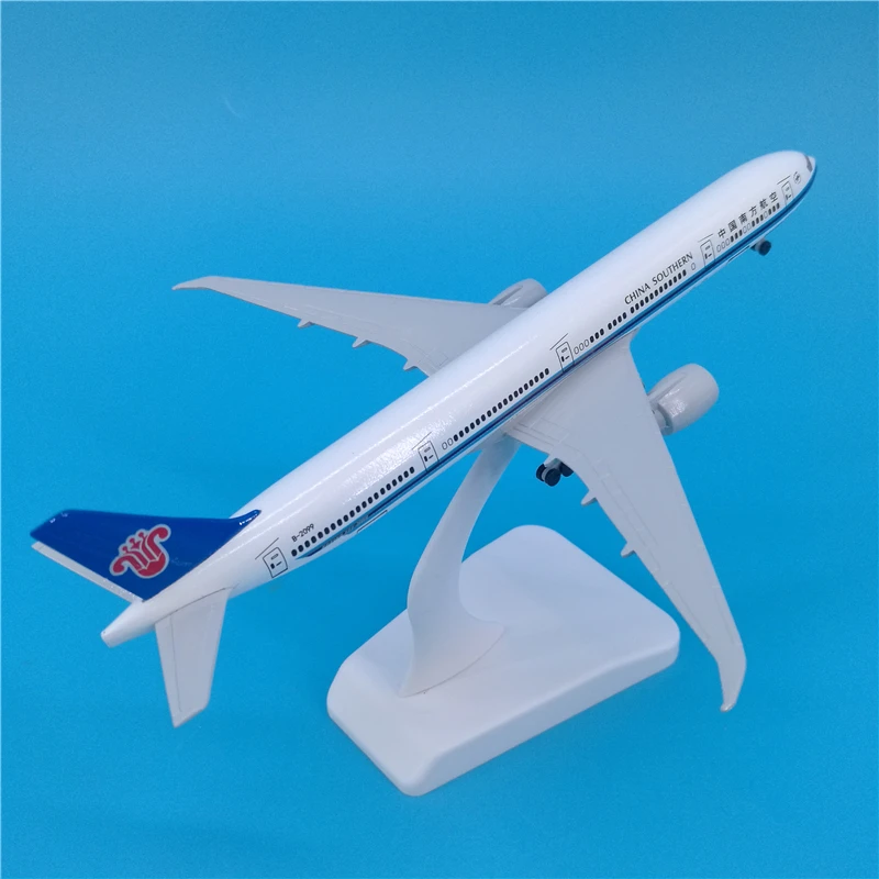 18 см отлитый под давлением масштаб 1:400, China South Airlines B777 Статическая модель самолета, демонстрация с посадочным шасси
18 см отлитый под давлением масштаб 1:400, China South Airlines B777 Статическая модель самолета, демонстрация с посадочным шасси
