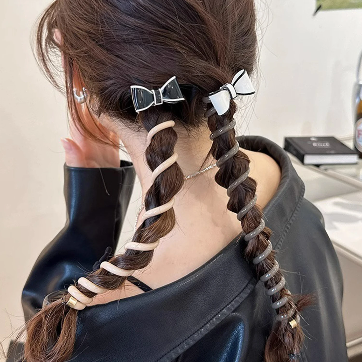 Korean Fashion Bow Telephone Line Hair Ties For Women Girls Elegant Head Ropes Ponytail Elastic Hair Bands Cute Hair Accessories 
Korean Fashion Bow Telephone Line Hair Ties For Women Girls Elegant Head Ropes Ponytail Elastic Hair Bands Cute Hair Accessories
