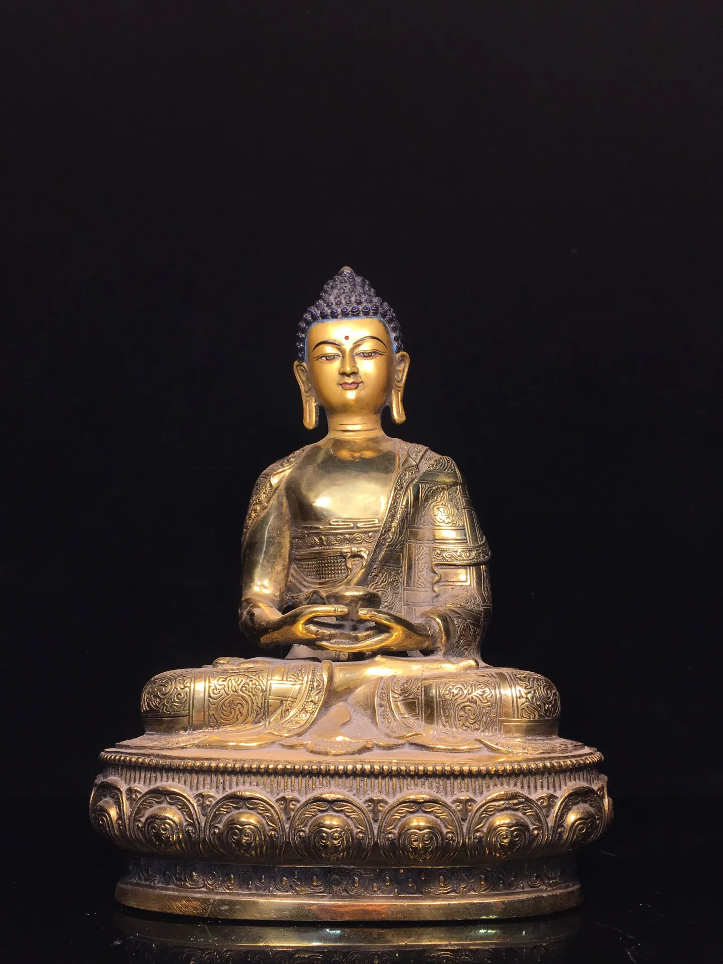 12"Tibetan Temple Collection Old Bronze Gilt Face painting Shakyamuni lotus platform Sitting Buddha worship hall Town house
12"Tibetan Temple Collection Old Bronze Gilt Face painting Shakyamuni lotus platform Sitting Buddha worship hall Town house
