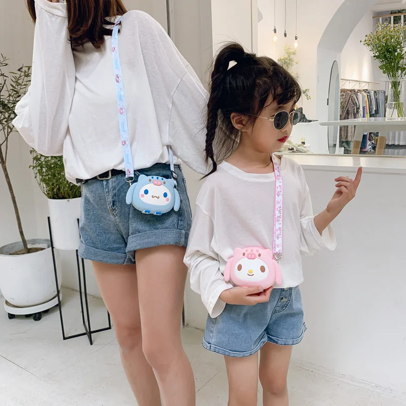 Новинка Sanrio аниме мультфильм детские силиконовые сумки Cinnamoroll наплечная сумка Hello Kitty сумка девочка сердце девочка Рюкзак Кошелек для монет
Новинка Sanrio аниме мультфильм детские силиконовые сумки Cinnamoroll наплечная сумка Hello Kitty сумка девочка сердце девочка Рюкзак Кошелек для монет