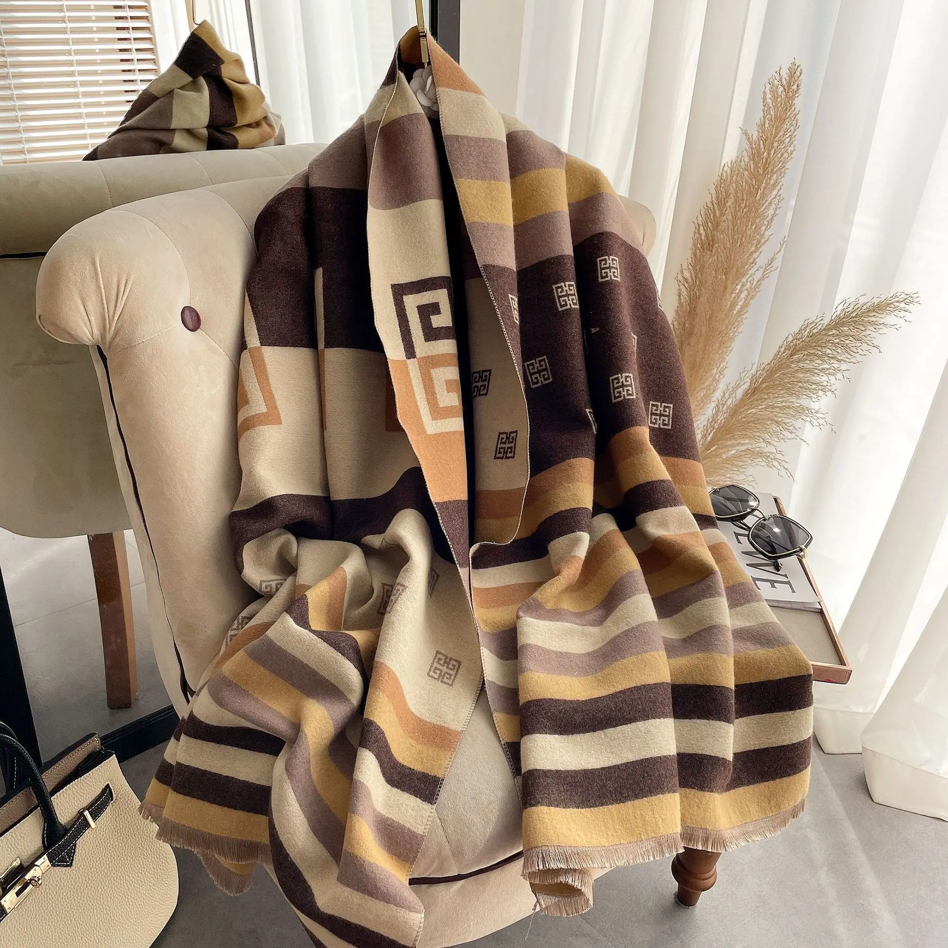 Winter Fashion Winter Warm Cashmere Shawl Scarf Women Design Pashmina Thick Head Scarves Wrap Femal Poncho Echarpe Bandana
Winter Fashion Winter Warm Cashmere Shawl Scarf Women Design Pashmina Thick Head Scarves Wrap Femal Poncho Echarpe Bandana