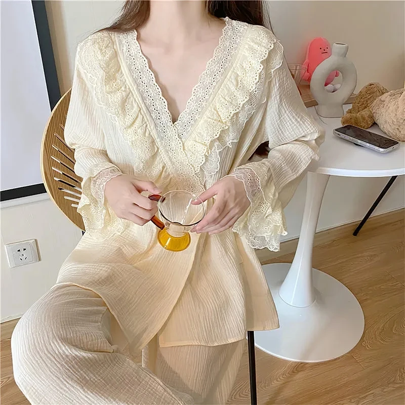 NEW Lace Women Winter Pajamas Set V Neck Coral Fleece Cute Pijama Long Sleeve Pajama Casual Sleepwear Homewear
NEW Lace Women Winter Pajamas Set V Neck Coral Fleece Cute Pijama Long Sleeve Pajama Casual Sleepwear Homewear