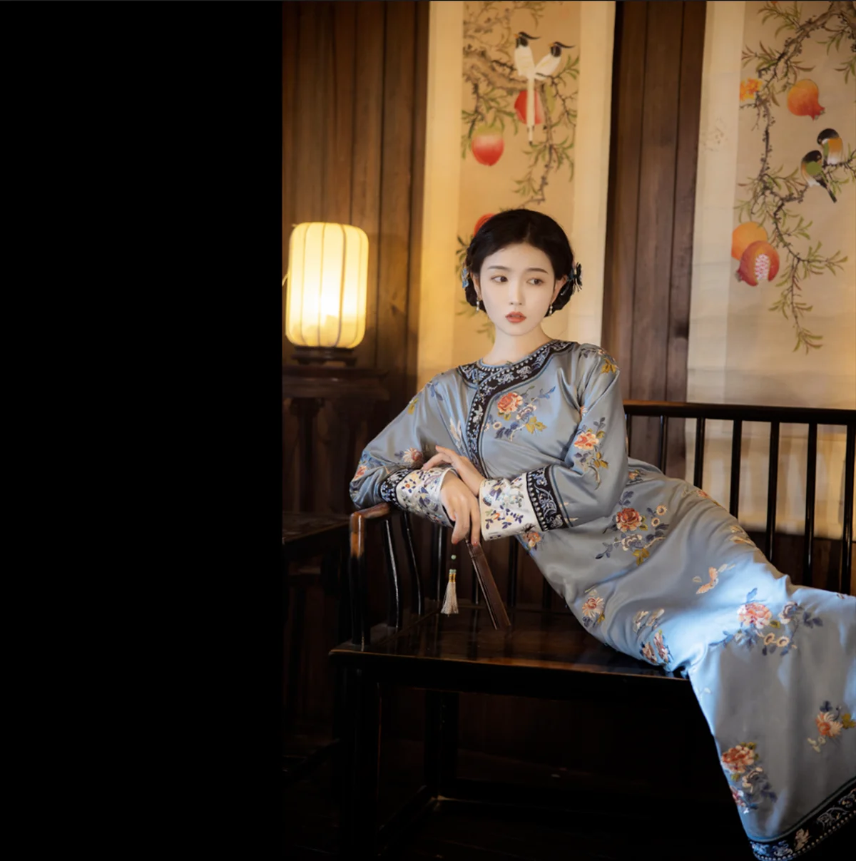 Yichengfengxu Elegant Blue Party Dress Qipao for Women Autumn Chinese Traditional Silk Flowers Embroidered Long Sleeve Cheongsam
Yichengfengxu Elegant Blue Party Dress Qipao for Women Autumn Chinese Traditional Silk Flowers Embroidered Long Sleeve Cheongsam