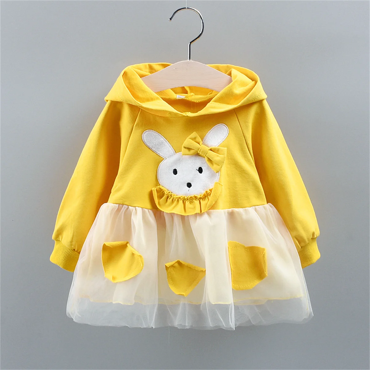 Весенне-осенние повседневные платья с капюшоном и длинным рукавом для девочек с вышивкой в виде мультяшного кролика и лоскутной сеткой для повседневной носки 
Весенне-осенние повседневные платья с капюшоном и длинным рукавом для девочек с вышивкой в виде мультяшного кролика и лоскутной сеткой для повседневной носки