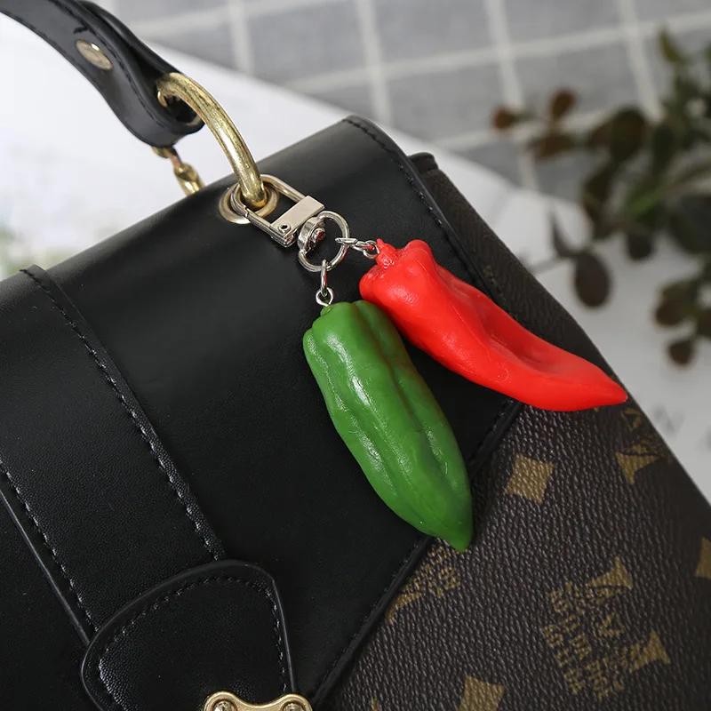2022 Creative Metal Red Pepper Keychain Mini Pepper Pendant Alloy Key Chain Bag Headphone Set Car Accessory Keyring 
2022 Creative Metal Red Pepper Keychain Mini Pepper Pendant Alloy Key Chain Bag Headphone Set Car Accessory Keyring