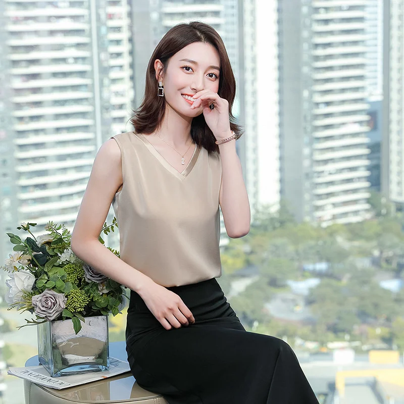 #1575 Summer Chiffon Bottomed Shirt Women Casual Slim Tank Top Ladies Korean Style Sexy Vests Femme Black White Khaki Thin Vest 
#1575 Summer Chiffon Bottomed Shirt Women Casual Slim Tank Top Ladies Korean Style Sexy Vests Femme Black White Khaki Thin Vest