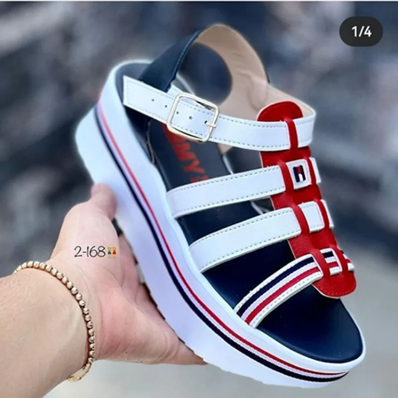 2022 New Muffin Platform Sandals European and American Round Head Buckle Color Matching Large Size Women's Shoes
2022 New Muffin Platform Sandals European and American Round Head Buckle Color Matching Large Size Women's Shoes