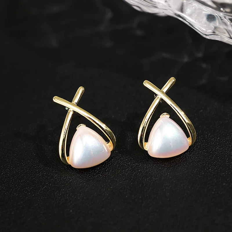 Light Luxury Niche Design Pearl Studs Triangle Cross Studs High Sense Earrings 2023 New Fashion Simple Atmospheric Earrings
Light Luxury Niche Design Pearl Studs Triangle Cross Studs High Sense Earrings 2023 New Fashion Simple Atmospheric Earrings