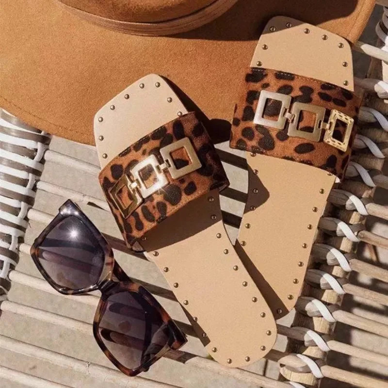 2023NEW Women Slippers Plus Size Leopard Print Outdoor Fashion Buckle Beach Shoes PU Female Home Slippers
2023NEW Women Slippers Plus Size Leopard Print Outdoor Fashion Buckle Beach Shoes PU Female Home Slippers