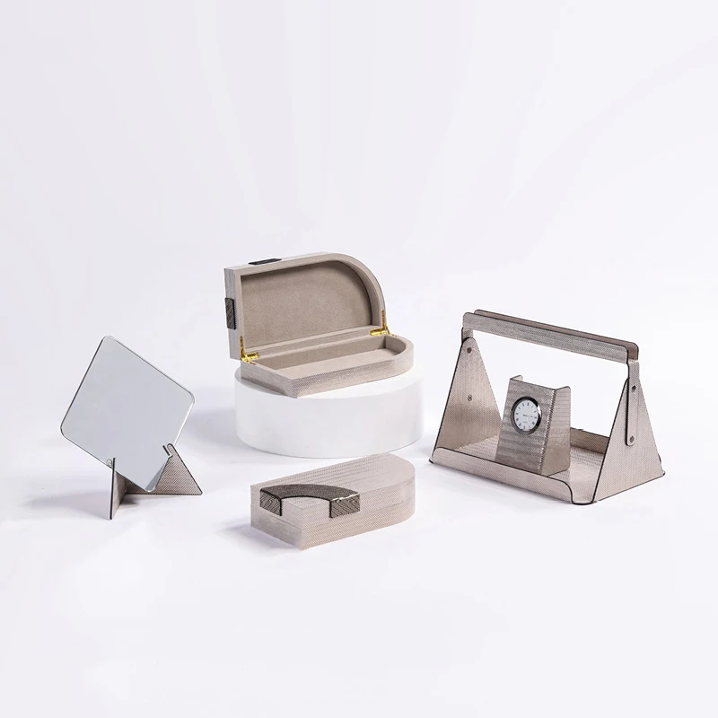 Gray Leather Wheat Ear Pattern Jewelry Box Home Dresser Desktop Decor Clock Mirror Cloakroom Portable Storage Tray Ornaments
Gray Leather Wheat Ear Pattern Jewelry Box Home Dresser Desktop Decor Clock Mirror Cloakroom Portable Storage Tray Ornaments