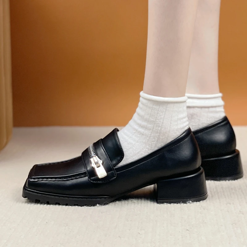 Retro Square Toe Shoes Women New 2022 Popular Mid Heel Chunky Heel Shoes Patent Leather Flat British Style Small Leather Shoes
Retro Square Toe Shoes Women New 2022 Popular Mid Heel Chunky Heel Shoes Patent Leather Flat British Style Small Leather Shoes