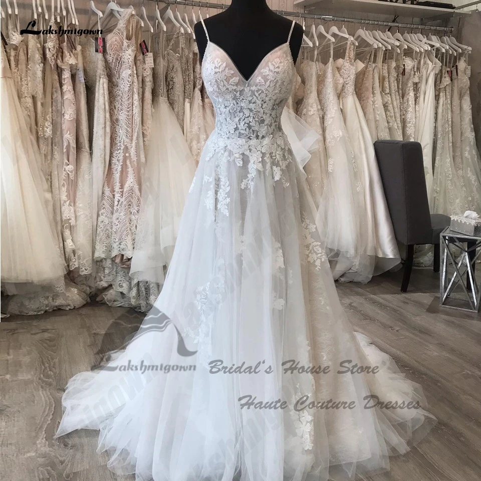 Lakshmigown Civil A Line Beach Wedding Gowns Spaghetti Straps 2023 Vestido De Noiva Boho Bridal Gowns V Neck Lace Appliques
Lakshmigown Civil A Line Beach Wedding Gowns Spaghetti Straps 2023 Vestido De Noiva Boho Bridal Gowns V Neck Lace Appliques