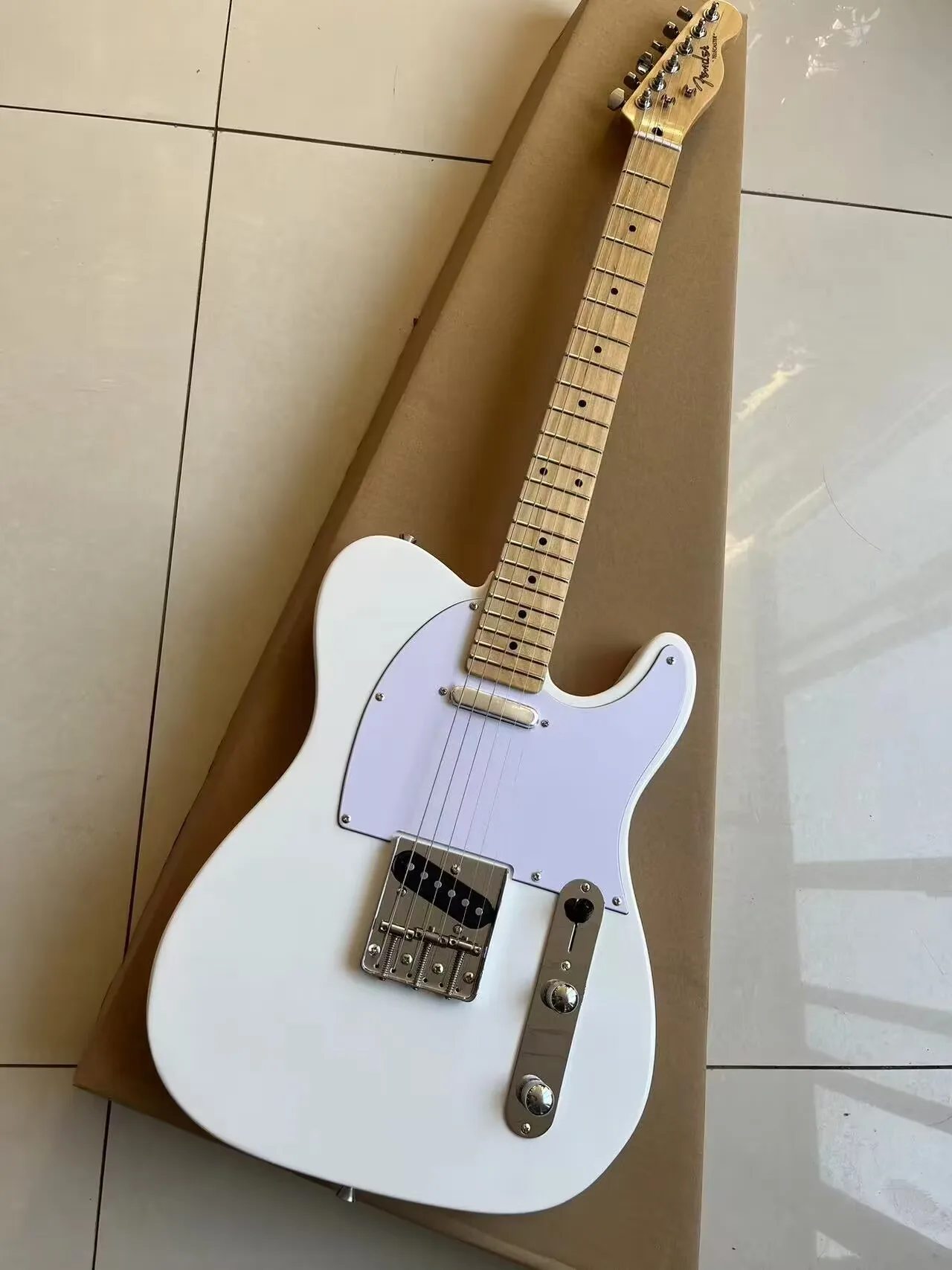 Hot Tele electric guitar high quality basswood Body maple neck custom 6 string Guitars telecast-er style real photos HGRDFHSHH
Hot Tele electric guitar high quality basswood Body maple neck custom 6 string Guitars telecast-er style real photos HGRDFHSHH