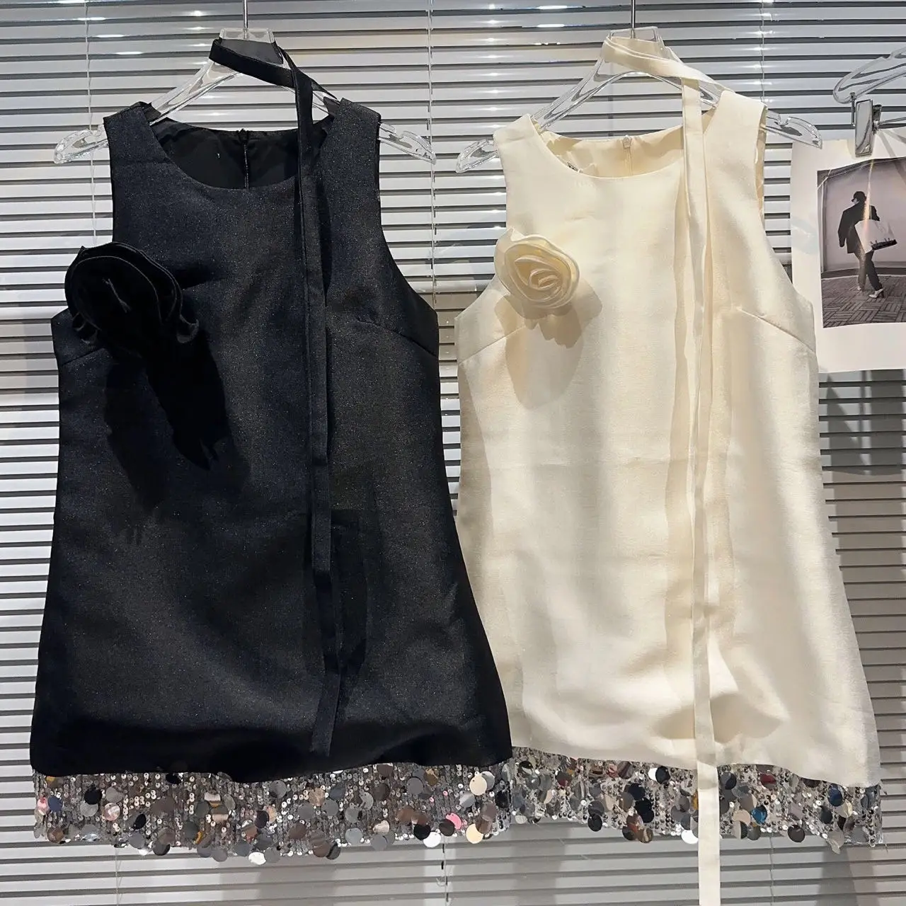 2023 Summer New Arrival Strap Sequin Dress with 3D Flower Pin Waist Wrap Dresses for Women
2023 Summer New Arrival Strap Sequin Dress with 3D Flower Pin Waist Wrap Dresses for Women