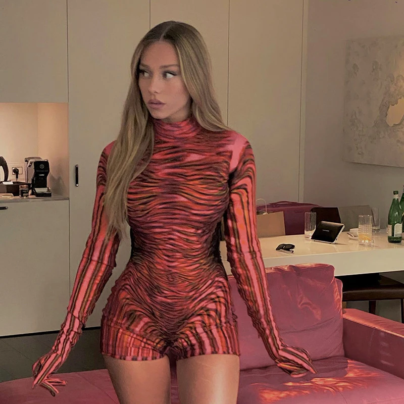 2022 Autumn Women's New Fashion Street Print Stand Up Collar High Waist Slim Fit Hip Casual Jumpsuit
2022 Autumn Women's New Fashion Street Print Stand Up Collar High Waist Slim Fit Hip Casual Jumpsuit