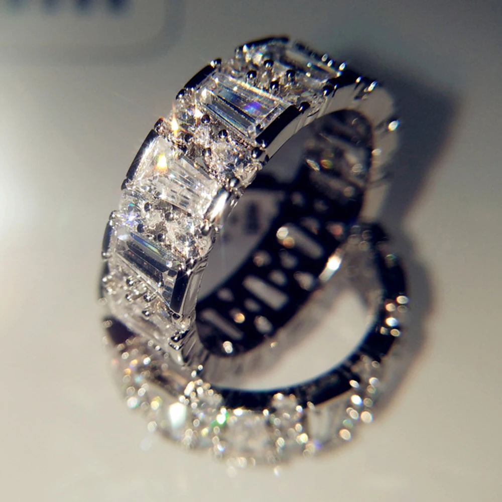 Женское кольцо с квадратными стразами, роскошное Ювелирное Украшение с ярким цирконием, яркий праздничный подарок для девушки
Женское кольцо с квадратными стразами, роскошное Ювелирное Украшение с ярким цирконием, яркий праздничный подарок для девушки