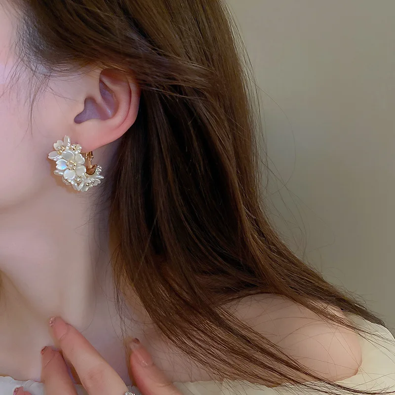 Real Gold Plating 925 Silver Needles Inlaid With Diamond Flower Splicing Fresh Design Sense Of South Korean INS Art Earring
Real Gold Plating 925 Silver Needles Inlaid With Diamond Flower Splicing Fresh Design Sense Of South Korean INS Art Earring