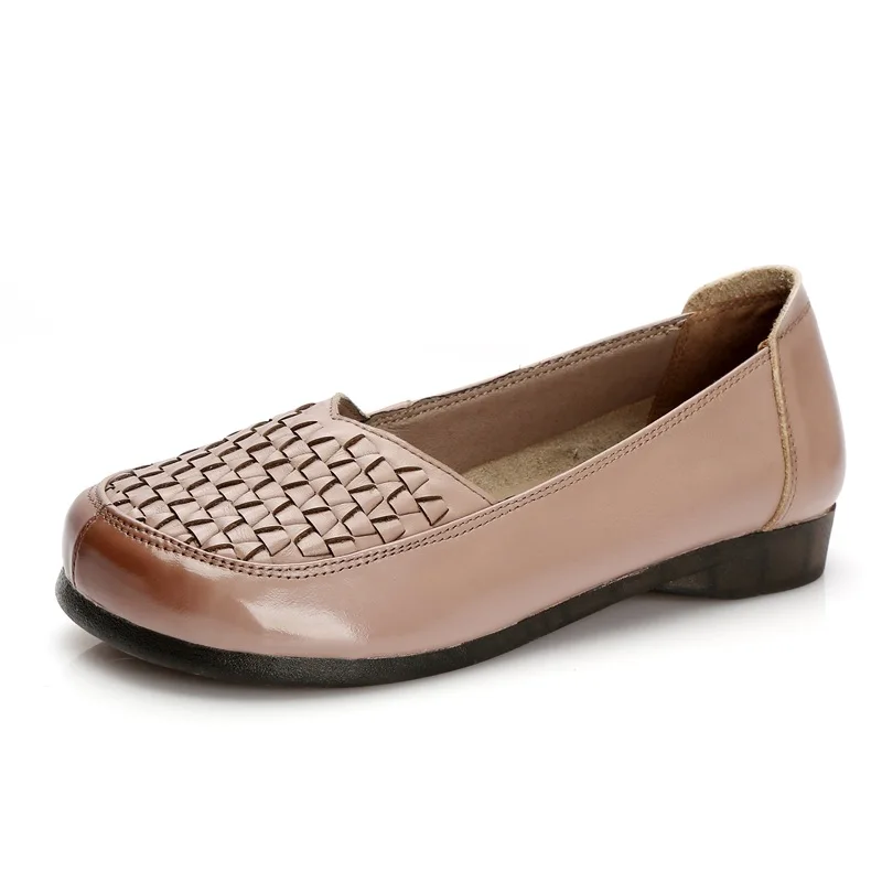 Hand-sewn flat mother shoes 2022 spring hollow round toe transparent bottom casual slip-on women's shoes
Hand-sewn flat mother shoes 2022 spring hollow round toe transparent bottom casual slip-on women's shoes