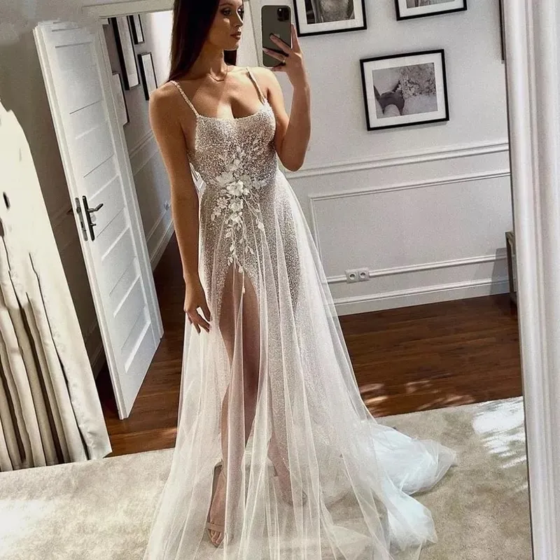 Sexy Glitter Beach Simple Wedding Dresses Lace Applique Spaghetti Straps Sleeveless High Side Slit Bridal Gowns robe de mariée
Sexy Glitter Beach Simple Wedding Dresses Lace Applique Spaghetti Straps Sleeveless High Side Slit Bridal Gowns robe de mariée