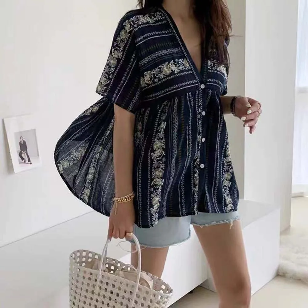 Women's Blouse Vintage Print French Mori Casual Style Loose Short Sleeve V-Neck Shirt Japan Korean Summer Ladies Tops 2022
Women's Blouse Vintage Print French Mori Casual Style Loose Short Sleeve V-Neck Shirt Japan Korean Summer Ladies Tops 2022
