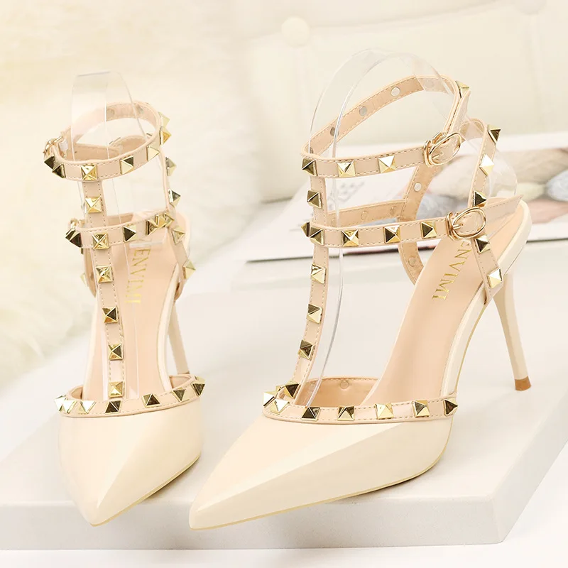Ladies Fashion Rivets Summer Pointed Toe High Heels Ladies Summer New Sandals Ladies Sexy Women Pumps
Ladies Fashion Rivets Summer Pointed Toe High Heels Ladies Summer New Sandals Ladies Sexy Women Pumps