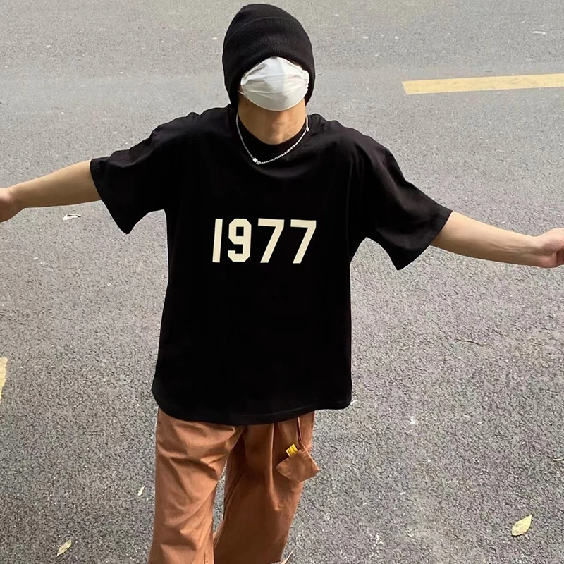 Summer Essentials T Shirt Men Women Cotton T-shirt 1977 Letters Print Fashion High Street Loose Casual Oversize Short Sleeve
Summer Essentials T Shirt Men Women Cotton T-shirt 1977 Letters Print Fashion High Street Loose Casual Oversize Short Sleeve