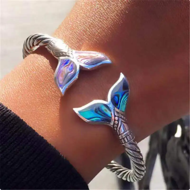 Ladies Fashion Exquisite Mermaid Tail Bracelet Punk Hip Hop Rock Unique Personality Design Versatile Bracelet Jewelry Gift
Ladies Fashion Exquisite Mermaid Tail Bracelet Punk Hip Hop Rock Unique Personality Design Versatile Bracelet Jewelry Gift