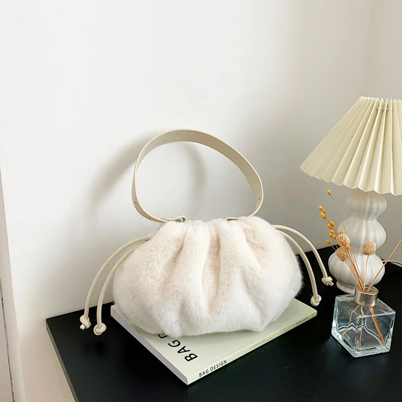 Women's Handbags Winter Trend Brand Designer Handbag Fluffy Tote Bags Shoulder Straps Cylinder Bag Small Handbags
Women's Handbags Winter Trend Brand Designer Handbag Fluffy Tote Bags Shoulder Straps Cylinder Bag Small Handbags