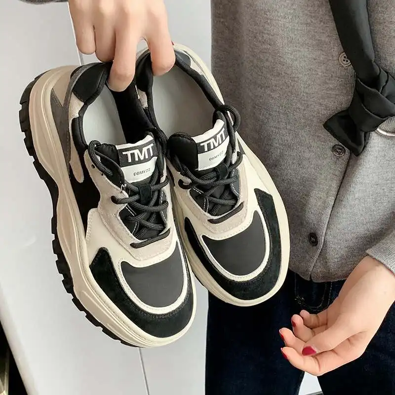 Vichelo Hot cow suede platform lace up med heel increasing sports sneakers patchwork spring casual shoes women vulcanized shoes
Vichelo Hot cow suede platform lace up med heel increasing sports sneakers patchwork spring casual shoes women vulcanized shoes