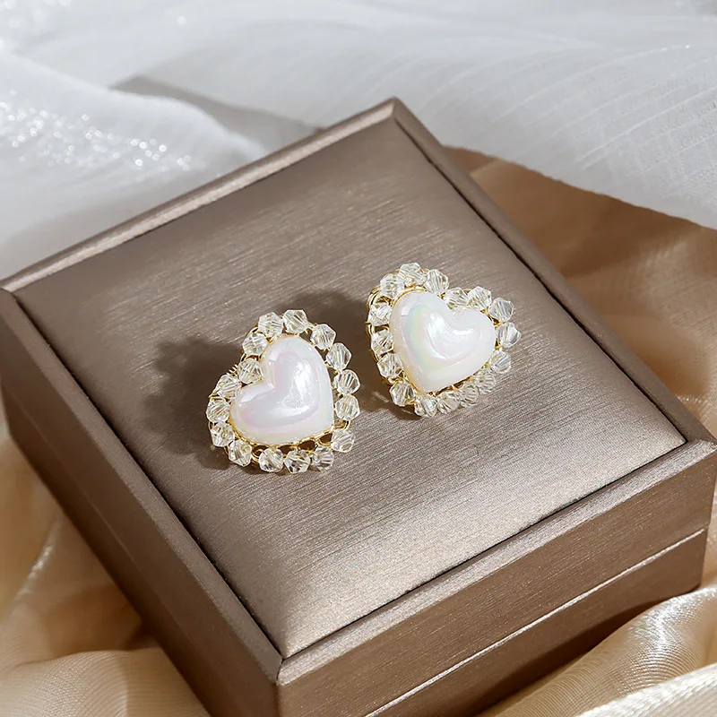 New Korean Fashion Luxury Heart Earrings Inlaid Crystal Pearl Stud Earrings Jewelry for Women Girl Jewelry Gifts
New Korean Fashion Luxury Heart Earrings Inlaid Crystal Pearl Stud Earrings Jewelry for Women Girl Jewelry Gifts