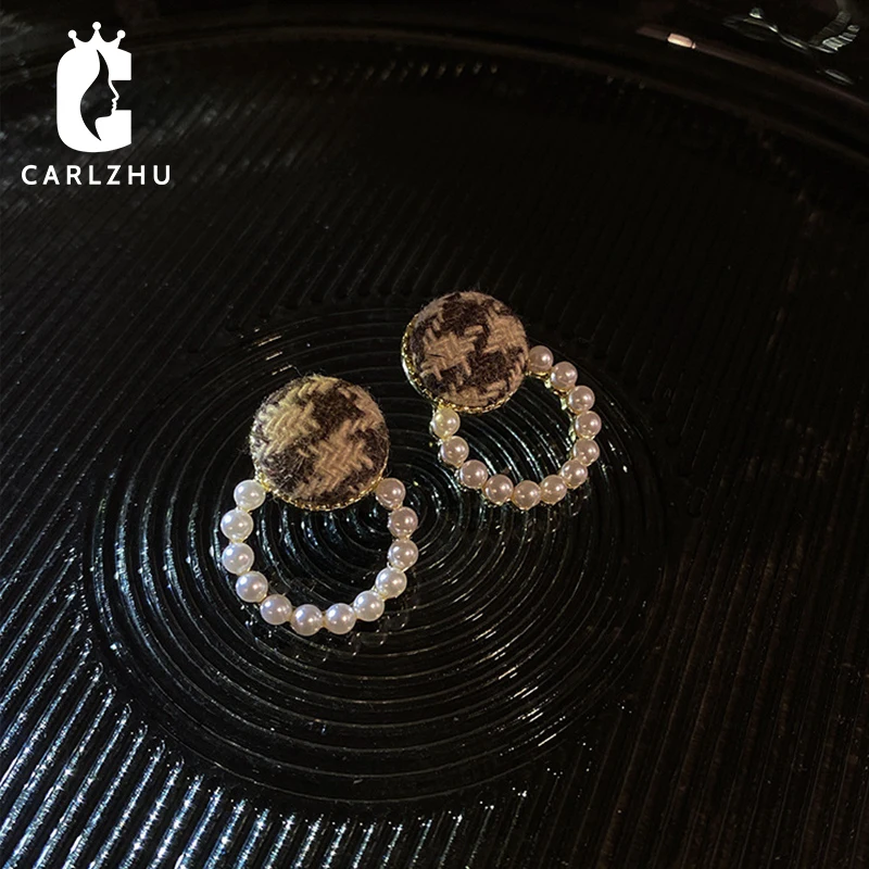 S925 Silver Simulated Pearl Circle Leopard Round Button Stud Earrings for Women Fashion Jewelry 2022 New Korean Earring 
S925 Silver Simulated Pearl Circle Leopard Round Button Stud Earrings for Women Fashion Jewelry 2022 New Korean Earring
