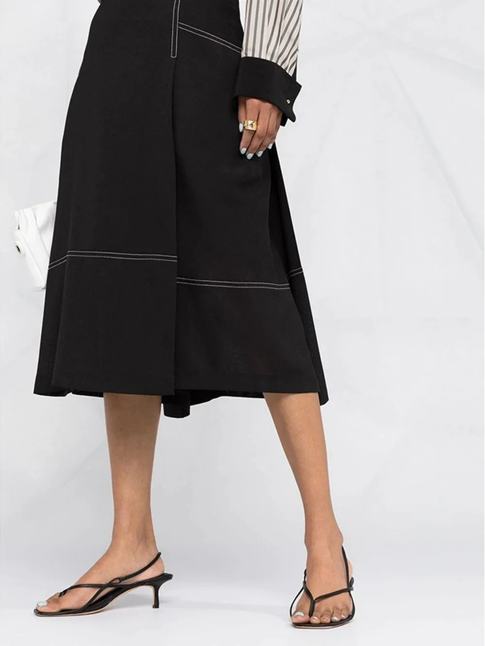 Low Classic Skirt Women's 2022 Summer New Irregular Stitching Zipper Suture Sharp Corner Package Hip Skirt
Low Classic Skirt Women's 2022 Summer New Irregular Stitching Zipper Suture Sharp Corner Package Hip Skirt