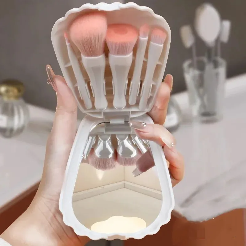 Makeup brush set, beauty tool with mirror, eye shadow, highlight, soft bottom, 5 pieces.
Makeup brush set, beauty tool with mirror, eye shadow, highlight, soft bottom, 5 pieces.