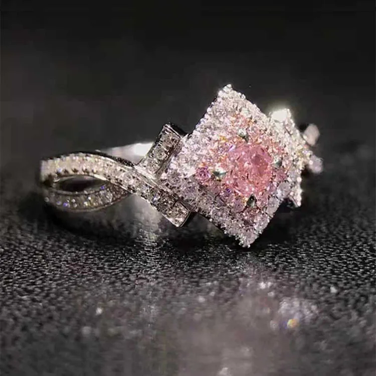 Milan Girl Ring Niche Design Pink Diamond Diamond Geometric Cross-wound Zircon Ring Anniversary Party Wedding Engagement Jewelry
Milan Girl Ring Niche Design Pink Diamond Diamond Geometric Cross-wound Zircon Ring Anniversary Party Wedding Engagement Jewelry